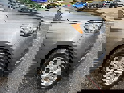 Used 2023 Ford Edge SE image 2