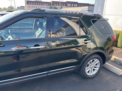 Used 2013 Ford Explorer XLT image 3