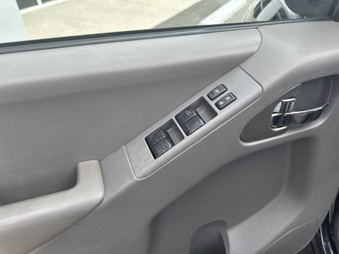 Used 2018 Nissan Frontier SV w/ Value Truck Package image 9