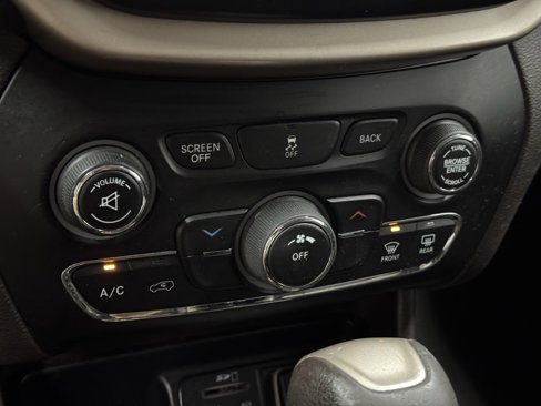 Used 2014 Jeep Cherokee Latitude image 27