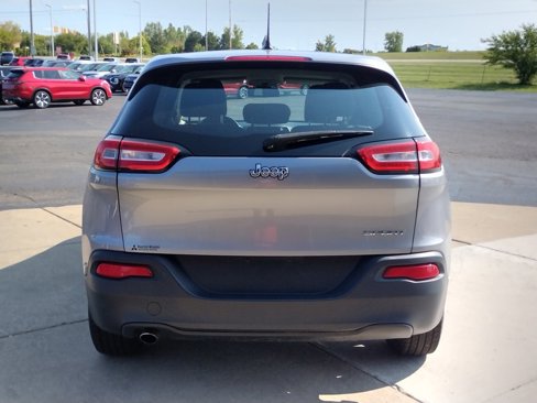Used 2016 Jeep Cherokee Sport image 16