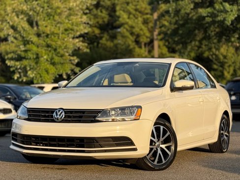 Used 2017 Volkswagen Jetta SE image 1