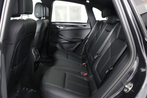 Used 2025 Porsche Macan image 33