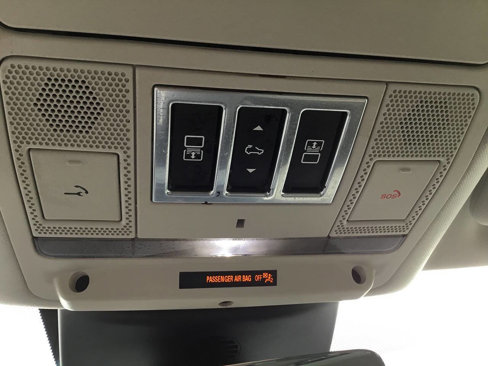 Used 2017 Land Rover Discovery HSE image 34