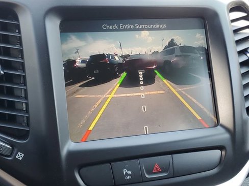 Used 2018 Jeep Cherokee Overland image 21