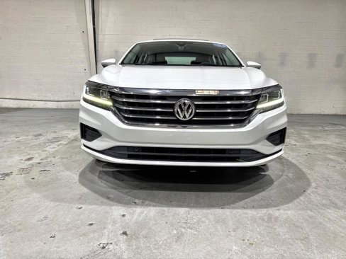 Used 2020 Volkswagen Passat 2.0T SEL image 12