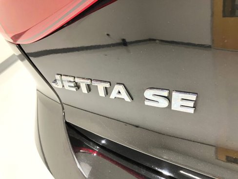 Used 2017 Volkswagen Jetta SE image 23