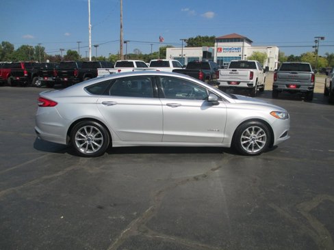 Used 2017 Ford Fusion SE image 3