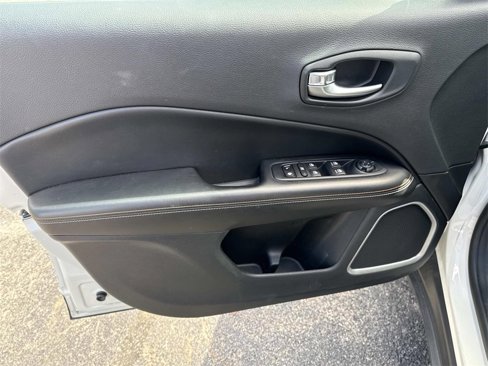 Used 2019 Jeep Compass Latitude w/ Popular Equipment Group image 25