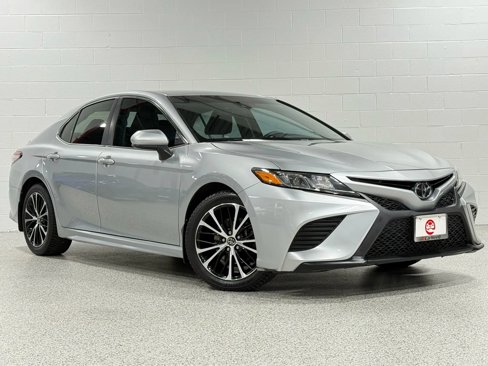 Used 2018 Toyota Camry L image 4