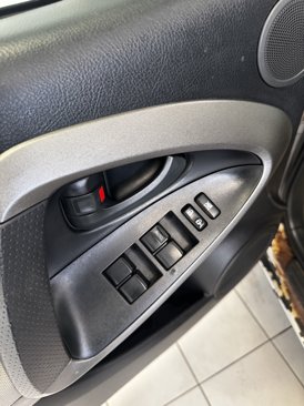 Used 2012 Toyota RAV4 4WD image 9