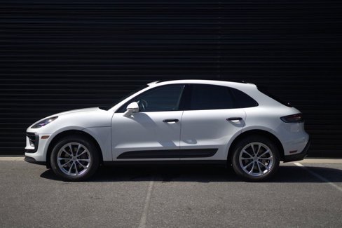 Certified 2023 Porsche Macan image 2