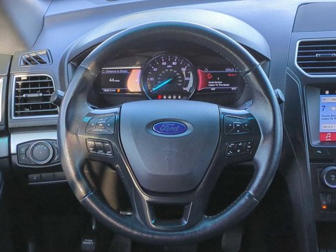 Used 2017 Ford Explorer XLT w/ Equipment Group 202A image 11