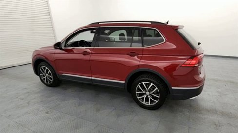 Used 2020 Volkswagen Tiguan SE w/ Panoramic Sunroof Package image 6