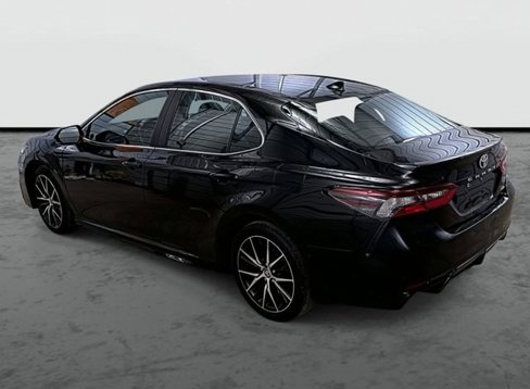 Used 2024 Toyota Camry SE image 2