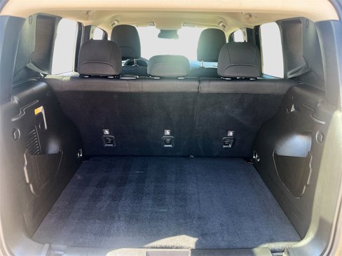 Used 2021 Jeep Renegade Latitude image 24