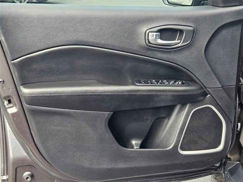 Used 2021 Jeep Compass Latitude image 10