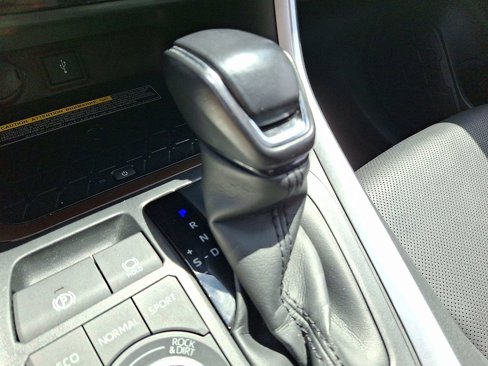 Used 2021 Toyota RAV4 Limited image 15