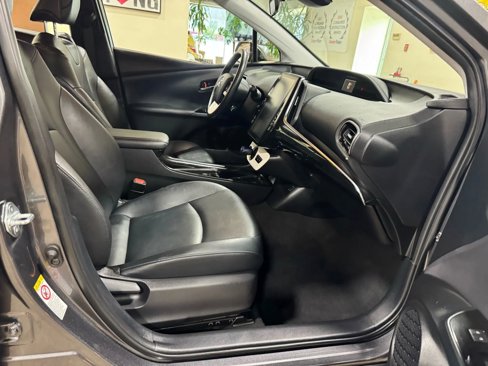 Used 2018 Toyota Prius Prime Premium image 39