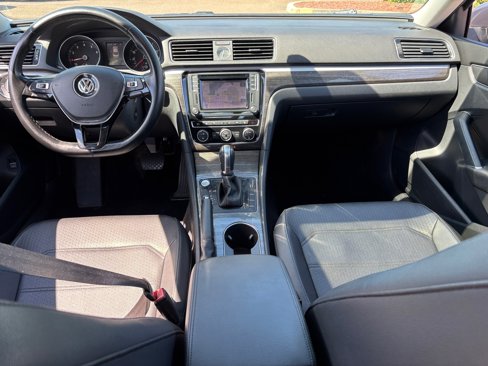 Used 2017 Volkswagen Passat 1.8T SE image 7