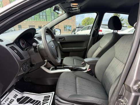 Used 2010 Ford Focus SE image 9
