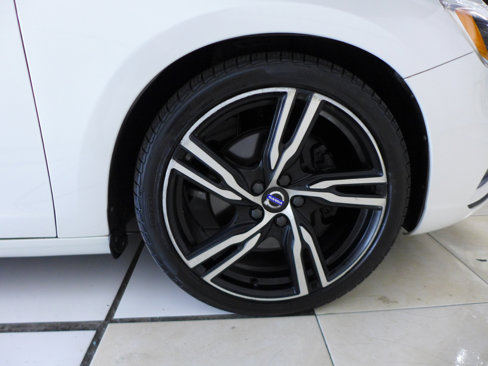 Used 2017 Volvo V60 T6 R-Design Platinum image 86