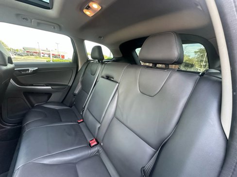 Used 2015 Volvo XC60 T6 Premier Plus image 26