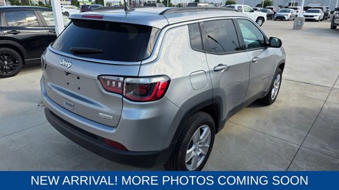 Used 2022 Jeep Compass Latitude image 3