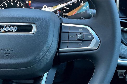 New 2025 Jeep Compass Latitude image 14