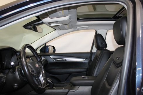 Used 2018 Cadillac XT5 Luxury w/ Driver Awareness Package image 7