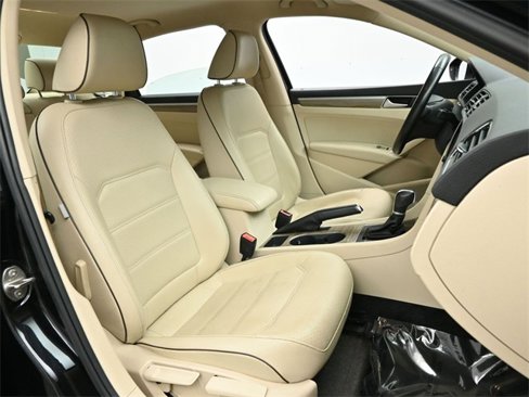 Used 2016 Volkswagen Passat 1.8T SE image 22
