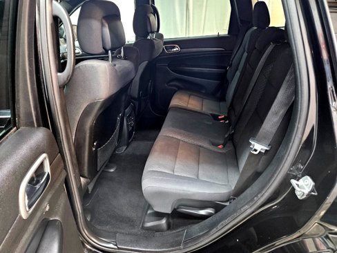 Used 2018 Jeep Grand Cherokee Laredo image 18