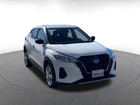 Used 2024 Nissan Kicks S image 3