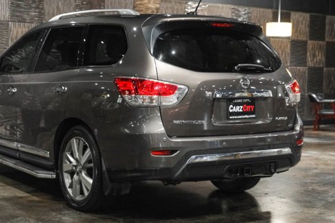 Used 2016 Nissan Pathfinder Platinum w/ Family Entertainment Package image 12