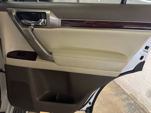 Used 2011 Lexus GX 460 image 28
