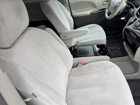 Used 2013 Toyota Sienna LE image 22