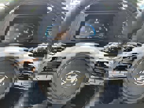 New 2025 Hyundai Elantra Sport image 17