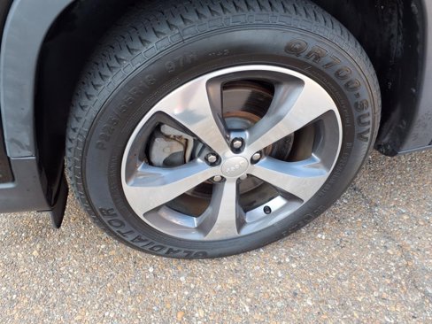 Used 2020 Jeep Cherokee Limited image 11