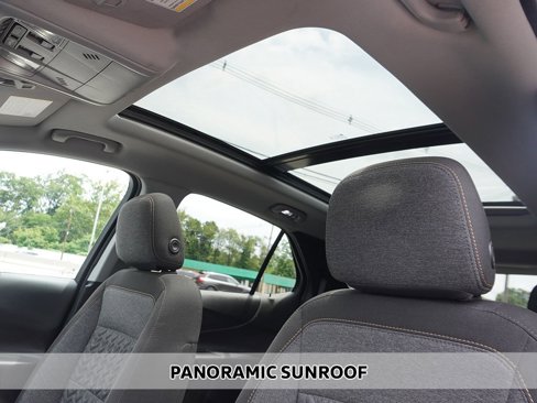 Used 2023 Chevrolet Equinox LT image 3