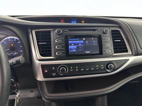 Used 2018 Toyota Highlander LE image 20