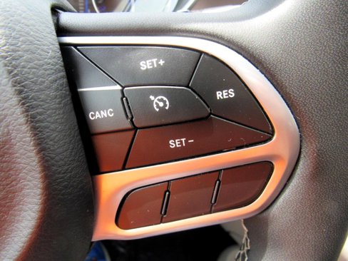 Used 2022 Chrysler Voyager LX image 20