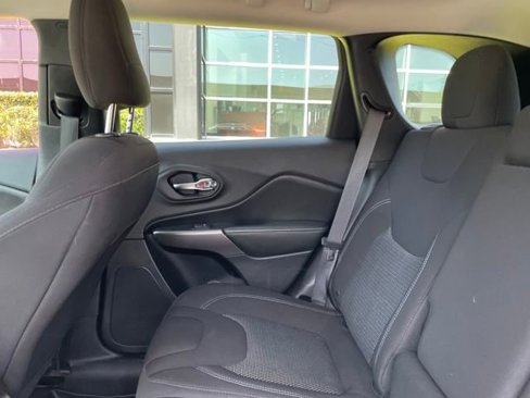 Used 2019 Jeep Cherokee Latitude w/ Popular Appearance Group image 21