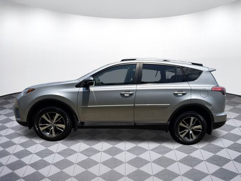 Used 2018 Toyota RAV4 XLE image 6