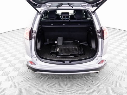 Used 2016 Toyota RAV4 SE image 27