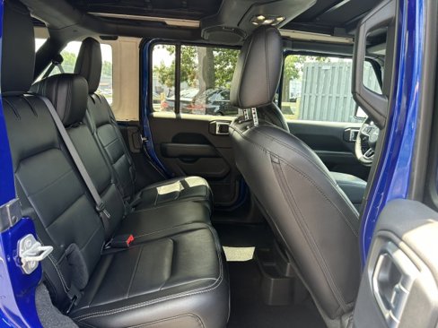 Used 2020 Jeep Wrangler Unlimited Sahara image 23