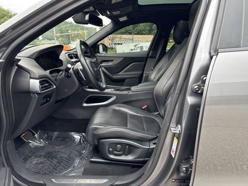 Used 2017 Jaguar F-PACE S image 9
