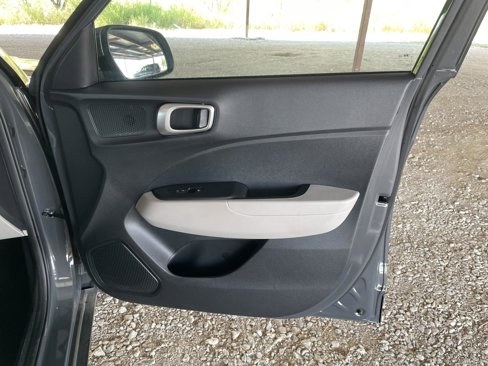 Used 2024 Hyundai Venue SEL image 34
