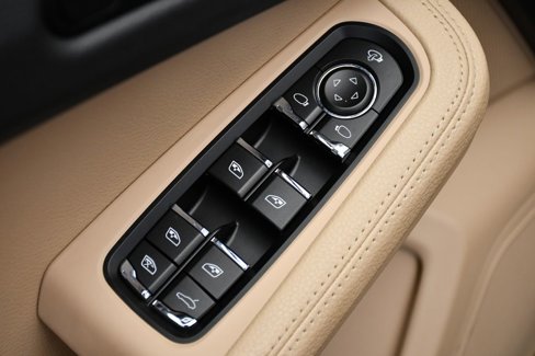 Certified 2023 Porsche Macan image 37
