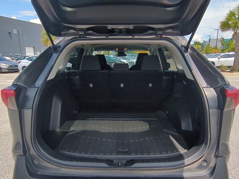 Used 2021 Toyota RAV4 LE image 31