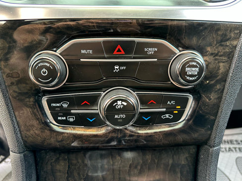 Used 2018 Chrysler 300 Limited image 49